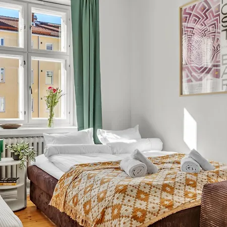 The Area W Free Parking Garage, 200m Tram And Bus *