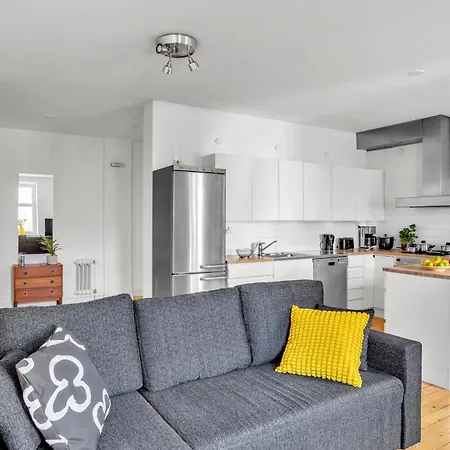 The Area W Free Parking Garage, 200m Tram And Bus Helsingfors