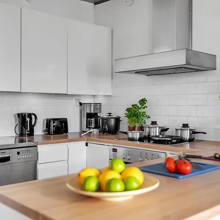 The Area W Free Parking Garage, 200m Tram And Bus *