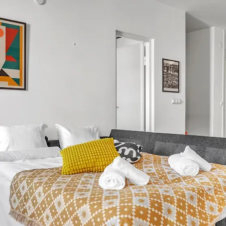 Premium Area W Free Parking Garage, 200m Tram And Bus Apartamento